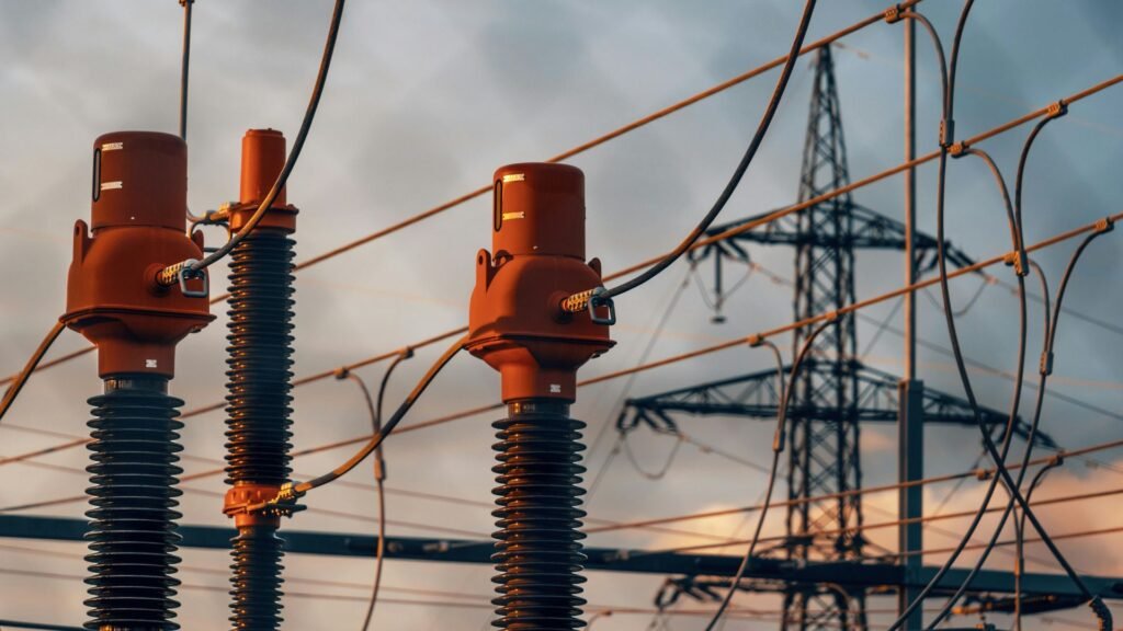 Instalaciones Eléctricas de Media y Baja Tensión Industrial 2 Evaluación de riesgos eléctricos y detección de sobrecalentamiento en equipos de subestaciones.