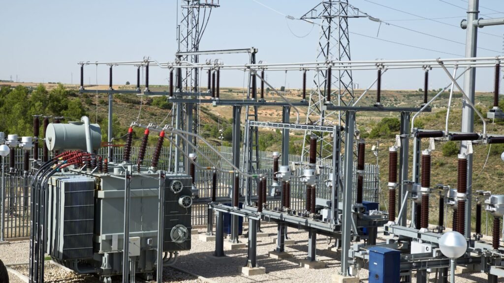 Mantenimiento Especializado de Transformadores de Potencia en Colombia 1 Diagnóstico técnico y revisión completa de subestaciones eléctricas para asegurar funcionamiento estable.