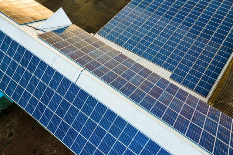 Cuánto Cuesta Instalar Paneles Solares en Barranquilla: Precios, Ahorro e Incentivos