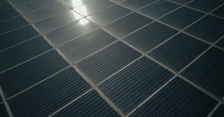 Paneles Solares en Barranquilla: Guía Técnica para Invertir con Seguridad