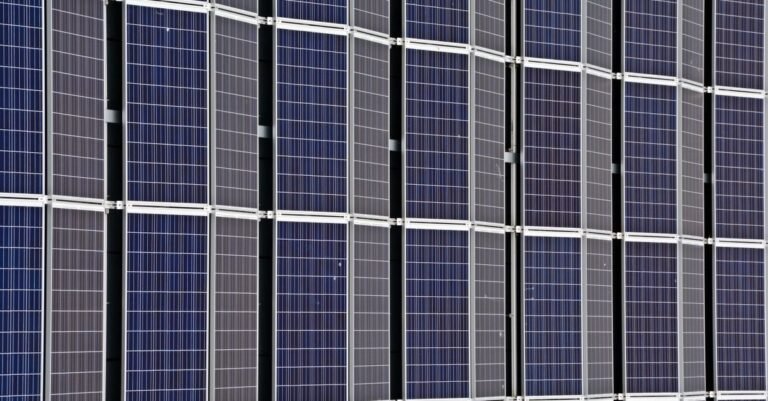 Energía Solar en Edificios: Guía Técnica Para Conjuntos, Propiedad Horizontal y Edificios Corporativos en Colombia